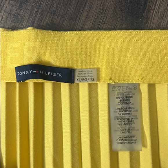 Tommy Hilfiger Size XL Yellow Pleated Pull-On Midi Skirt Women’s 33” Length - Picture 3 of 3